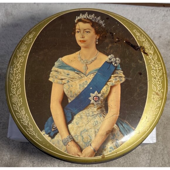 Vintage Queen Elizabeth II Round Cookie Biscuit Tin Container Lid Red Base 8" - Picture 3 of 12